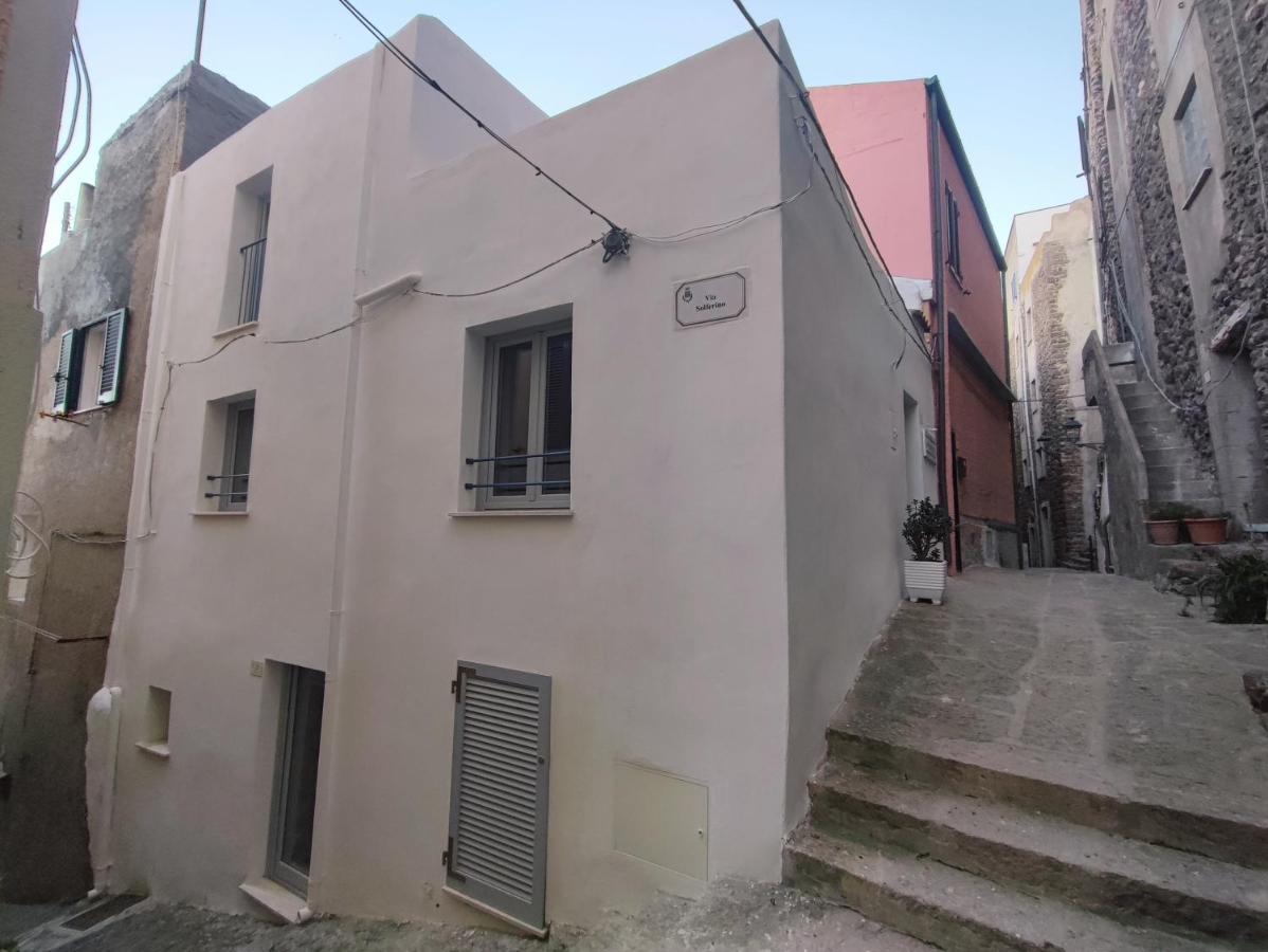 Residenza Nel Borgo L'Appusentu Castelsardo Exterior foto