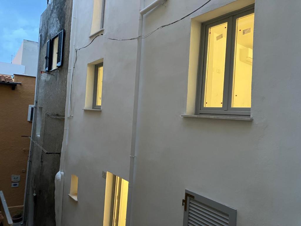 Residenza Nel Borgo L'Appusentu Castelsardo Exterior foto