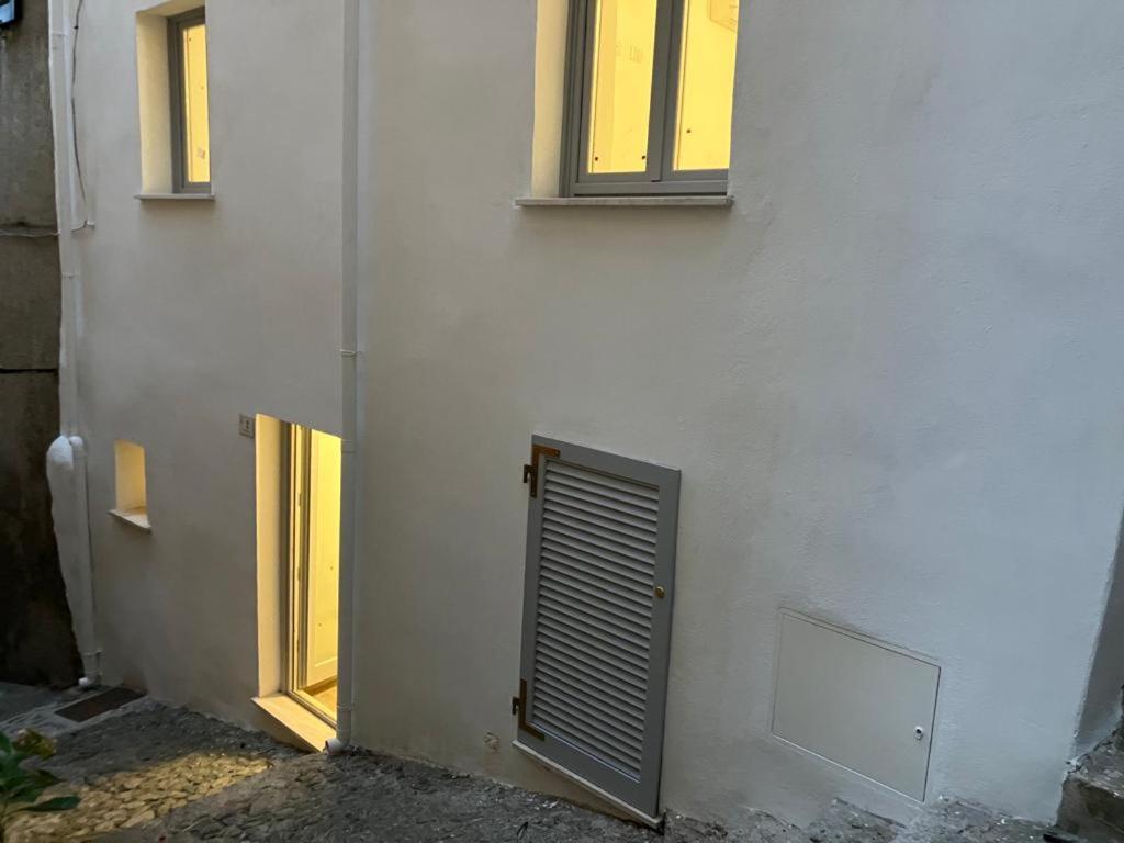 Residenza Nel Borgo L'Appusentu Castelsardo Exterior foto